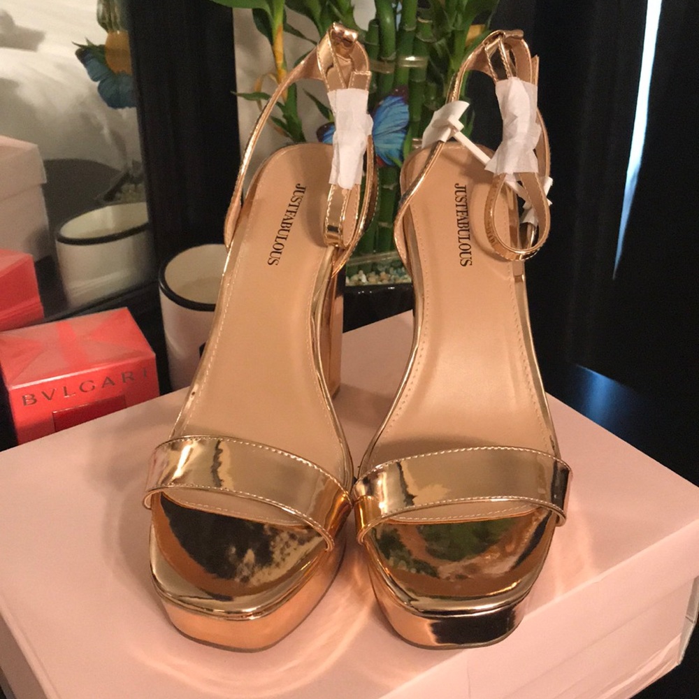 BRAND NEW... Thick heel shoes